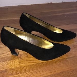 Perry Ellis black suede heel